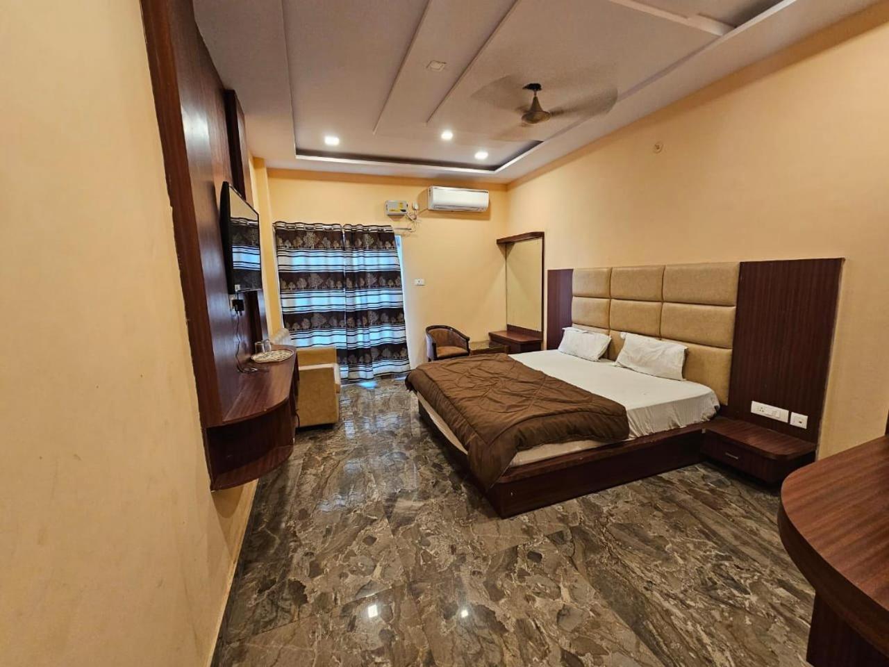 Hotel Aditya Inn Varanasi Ngoại thất bức ảnh