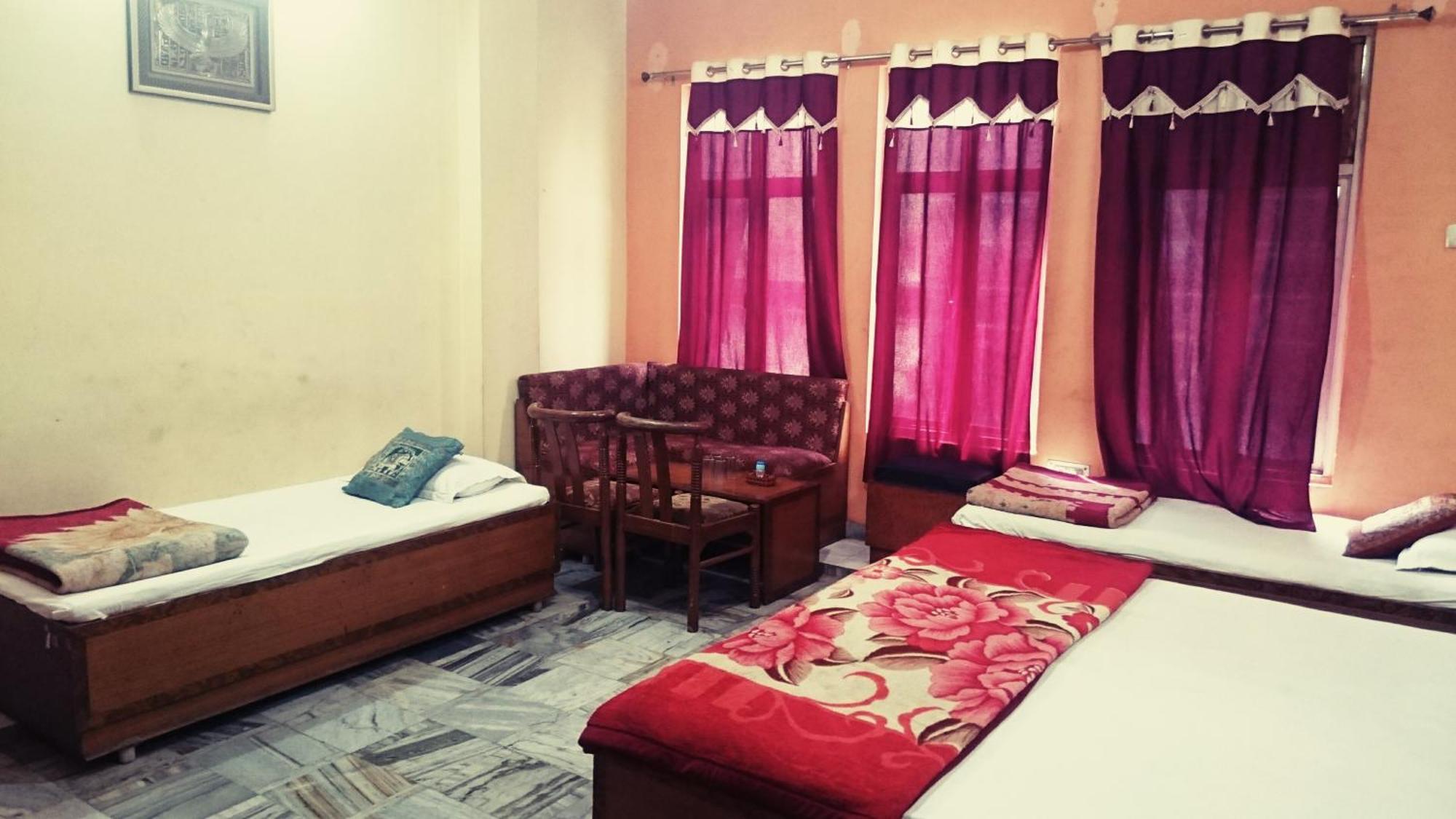 Hotel Aditya Inn Varanasi Phòng bức ảnh