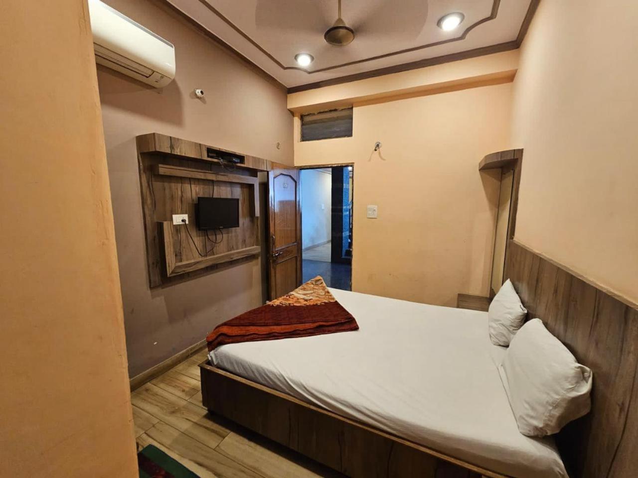Hotel Aditya Inn Varanasi Ngoại thất bức ảnh